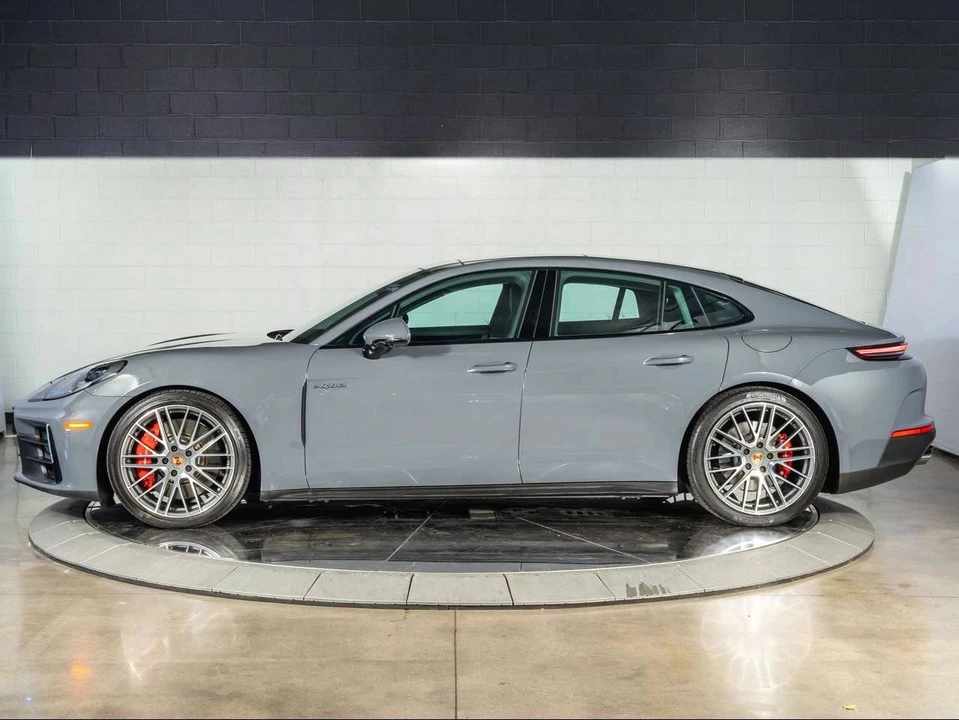 2025 Porsche 976 Panamera - Image 2 of 5