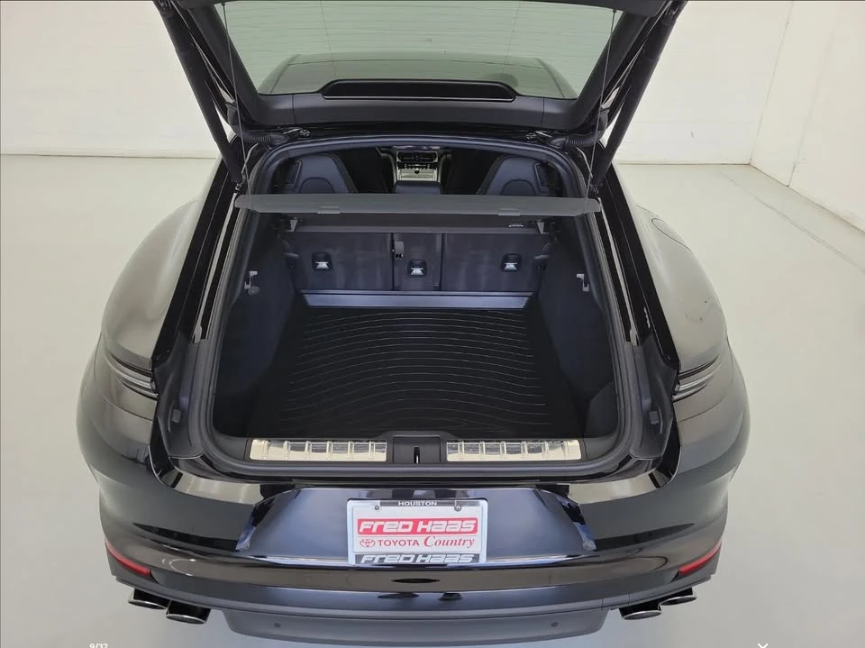 2025 Porsche 976 Panamera - Image 9 of 10