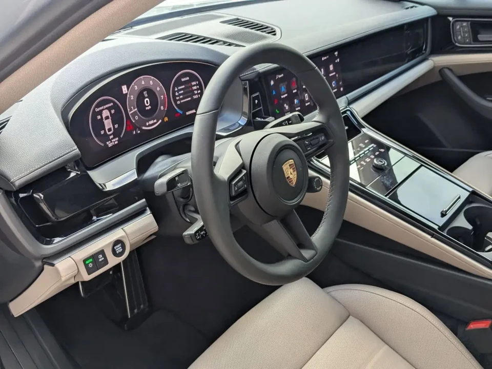 2025 Porsche 976 Panamera - Image 4 of 7