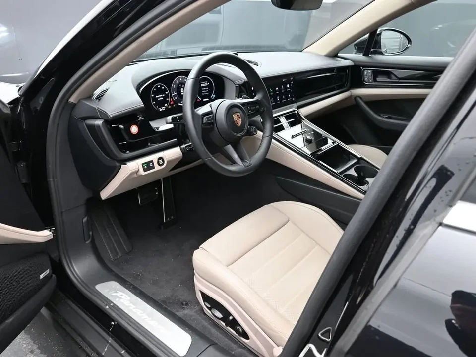 2025 Porsche 976 Panamera - Image 4 of 6