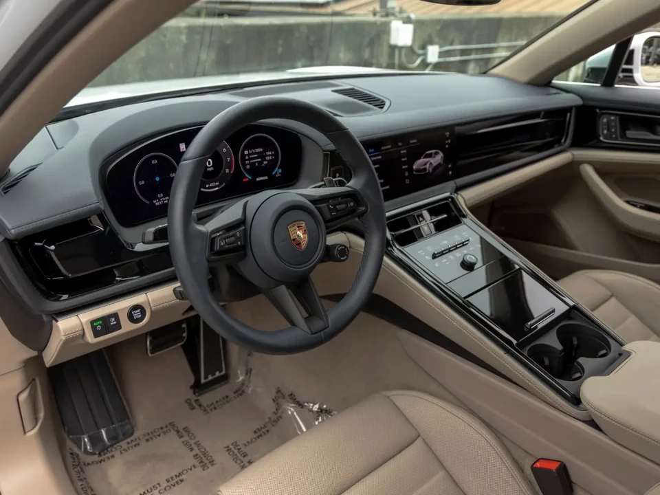 2025 Porsche 976 Panamera - Image 4 of 9
