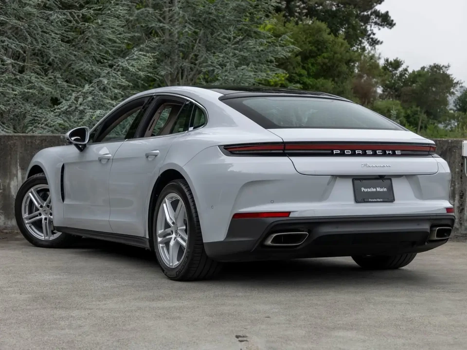2025 Porsche 976 Panamera - Image 3 of 9