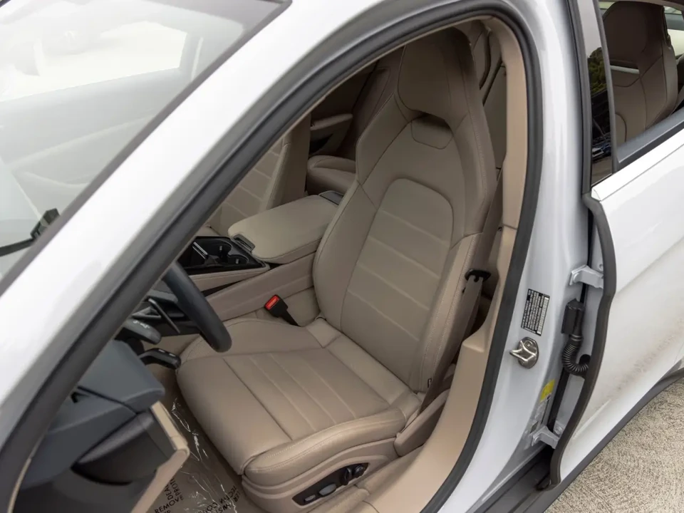 2025 Porsche 976 Panamera - Image 5 of 9