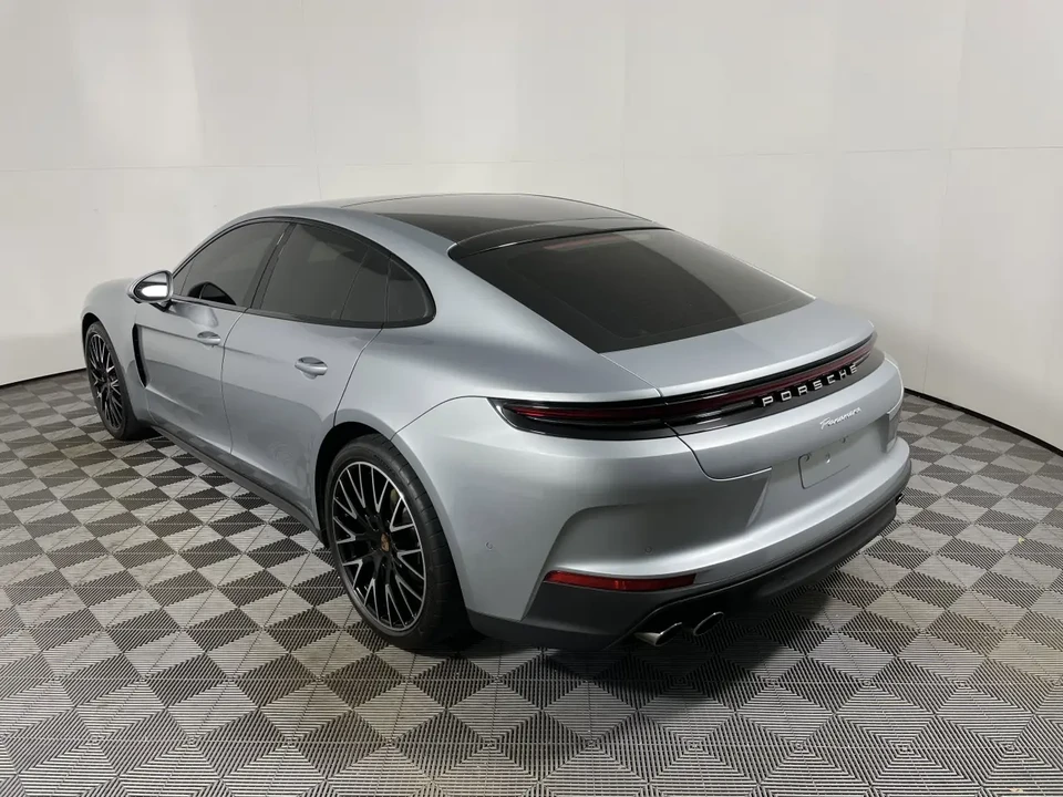 2025 Porsche 976 Panamera - Image 3 of 8