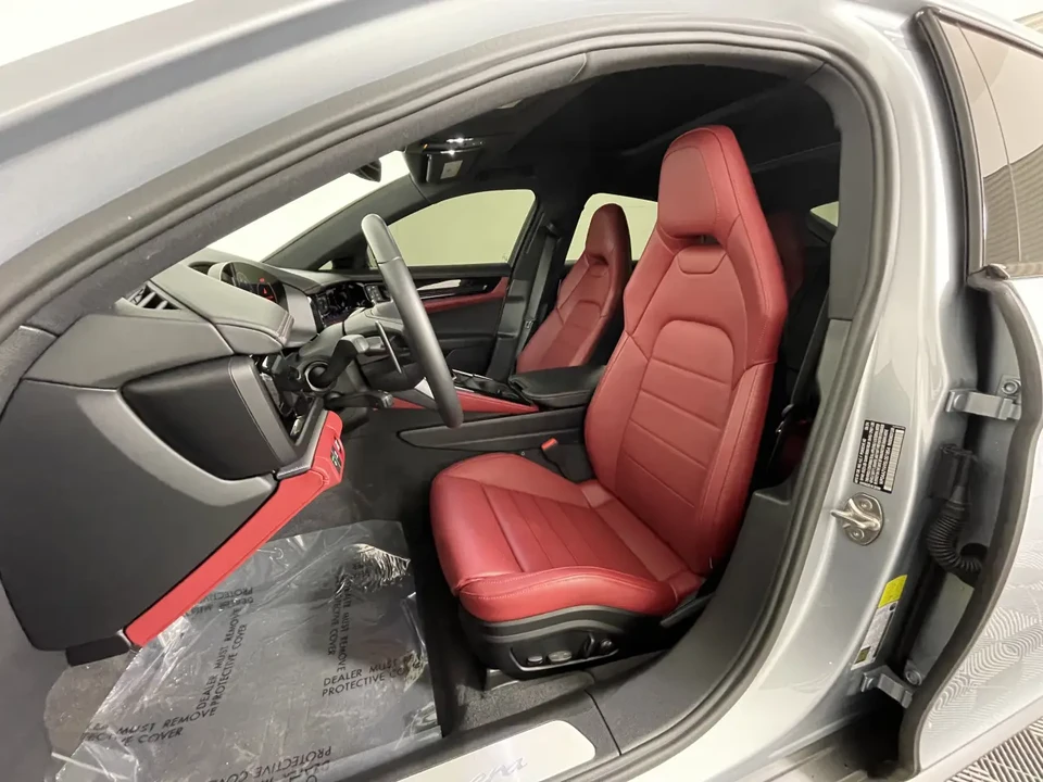 2025 Porsche 976 Panamera - Image 5 of 8