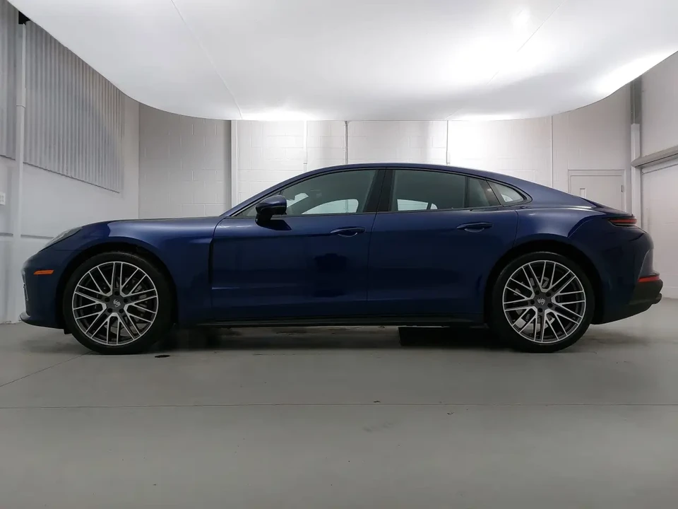 2025 Porsche 976 Panamera - Image 2 of 13