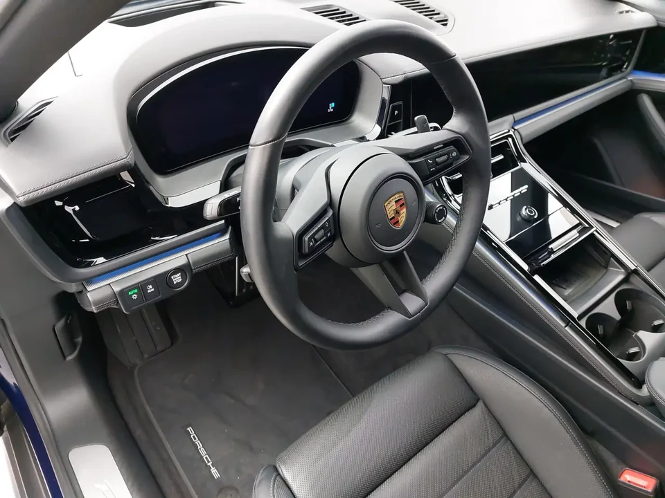 2025 Porsche 976 Panamera - Image 4 of 13