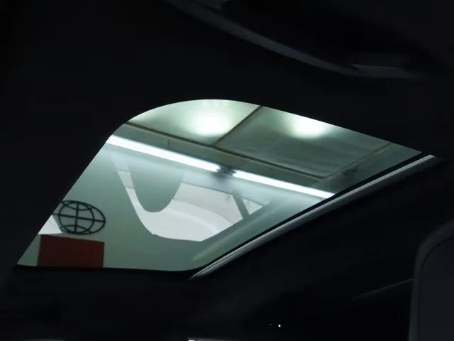 2025 Porsche 976 Panamera - Image 5 of 20