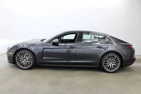 2025 Porsche Panamera E-Hybrid 4