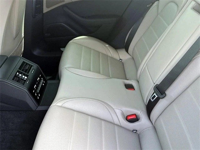 2025 Porsche 976 Panamera - Image 12 of 21