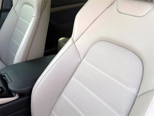 2025 Porsche 976 Panamera - Image 18 of 21