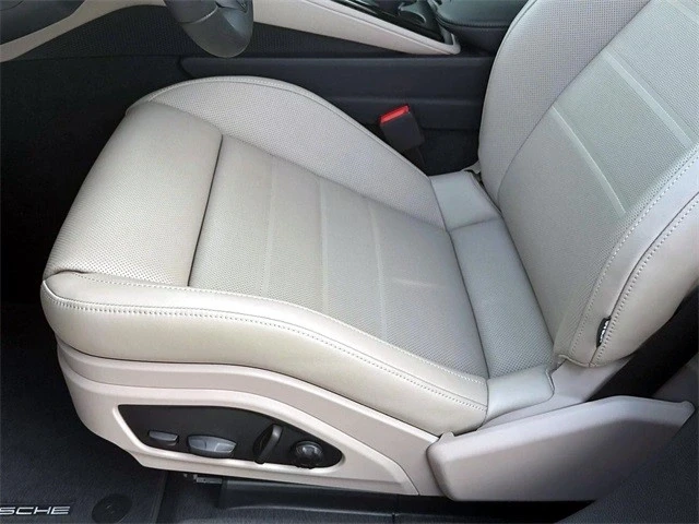 2025 Porsche 976 Panamera - Image 17 of 21