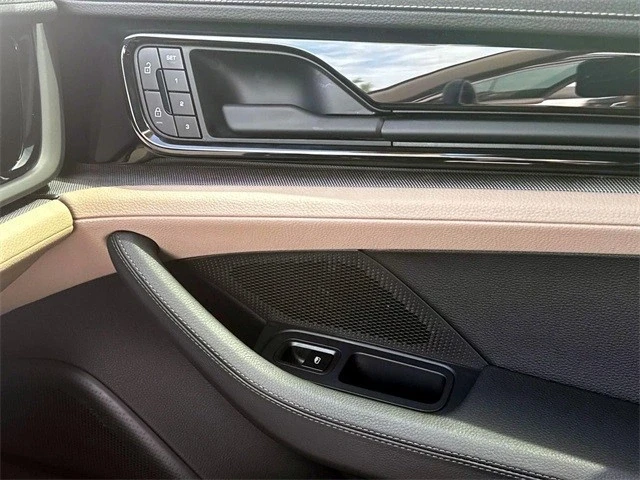 2025 Porsche 976 Panamera - Image 19 of 21