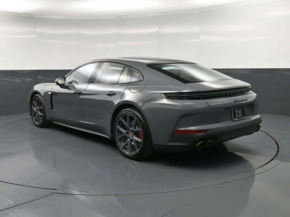 2025 Porsche 976 Panamera - Image 3 of 31