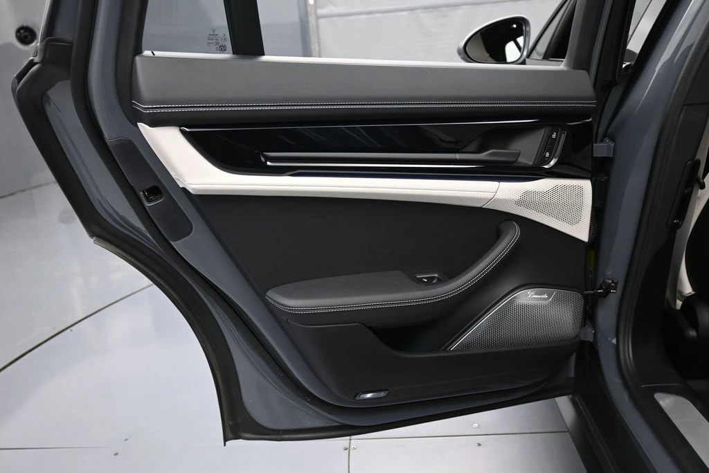 2025 Porsche 976 Panamera - Image 23 of 31