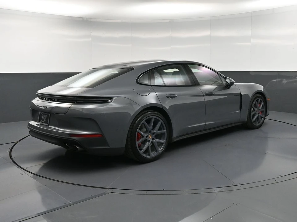 2025 Porsche 976 Panamera - Image 7 of 31