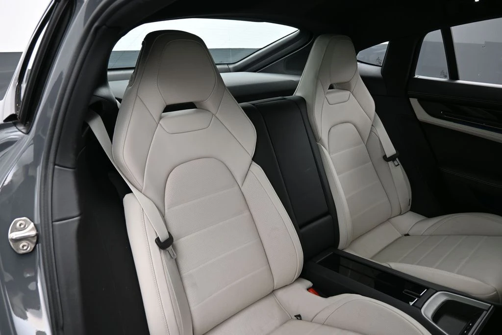 2025 Porsche 976 Panamera - Image 28 of 31