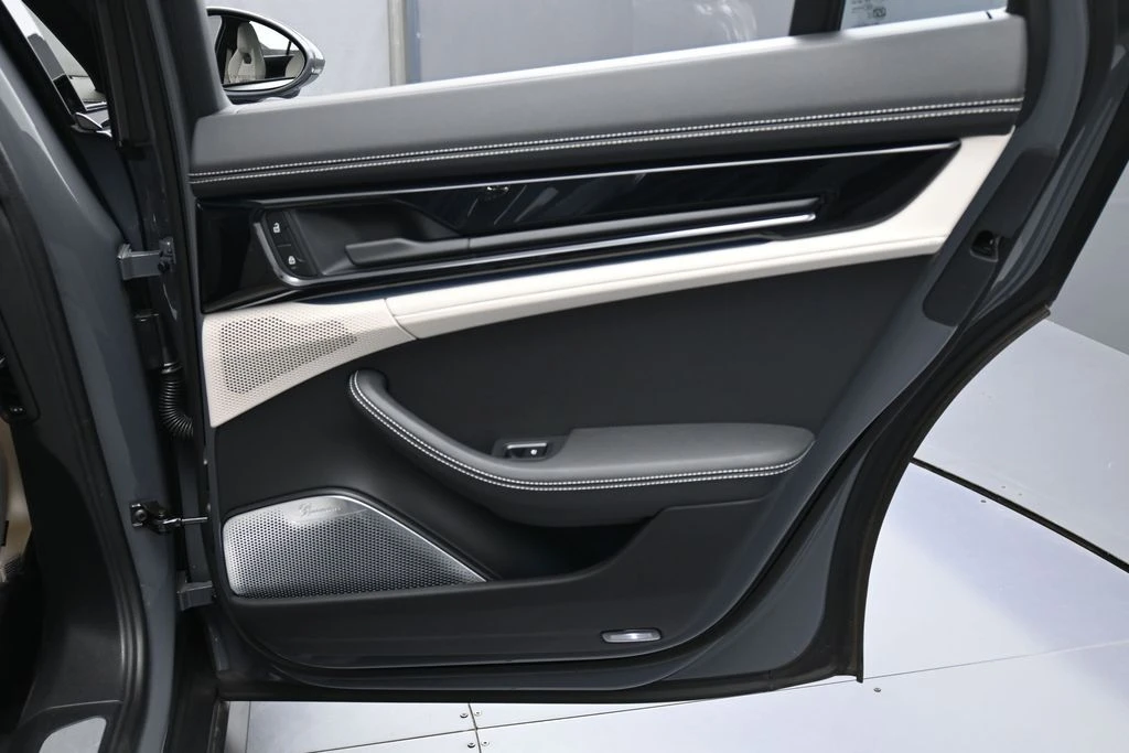 2025 Porsche 976 Panamera - Image 27 of 31
