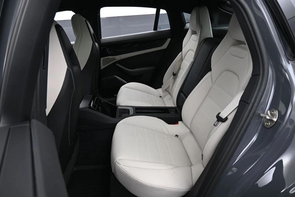 2025 Porsche 976 Panamera - Image 25 of 31