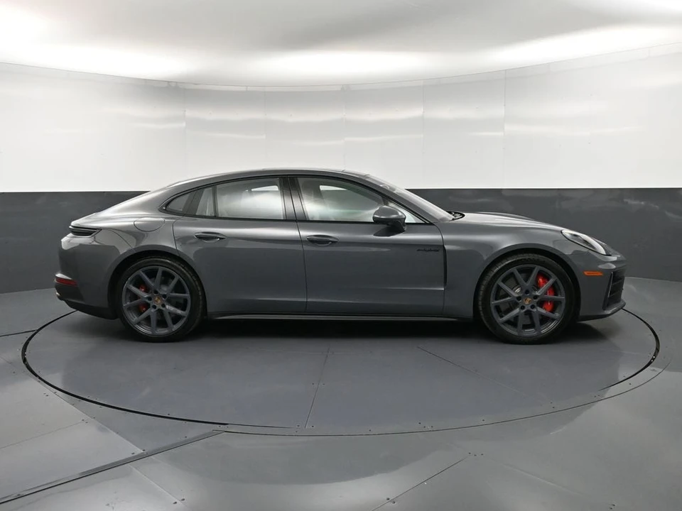 2025 Porsche 976 Panamera - Image 8 of 31