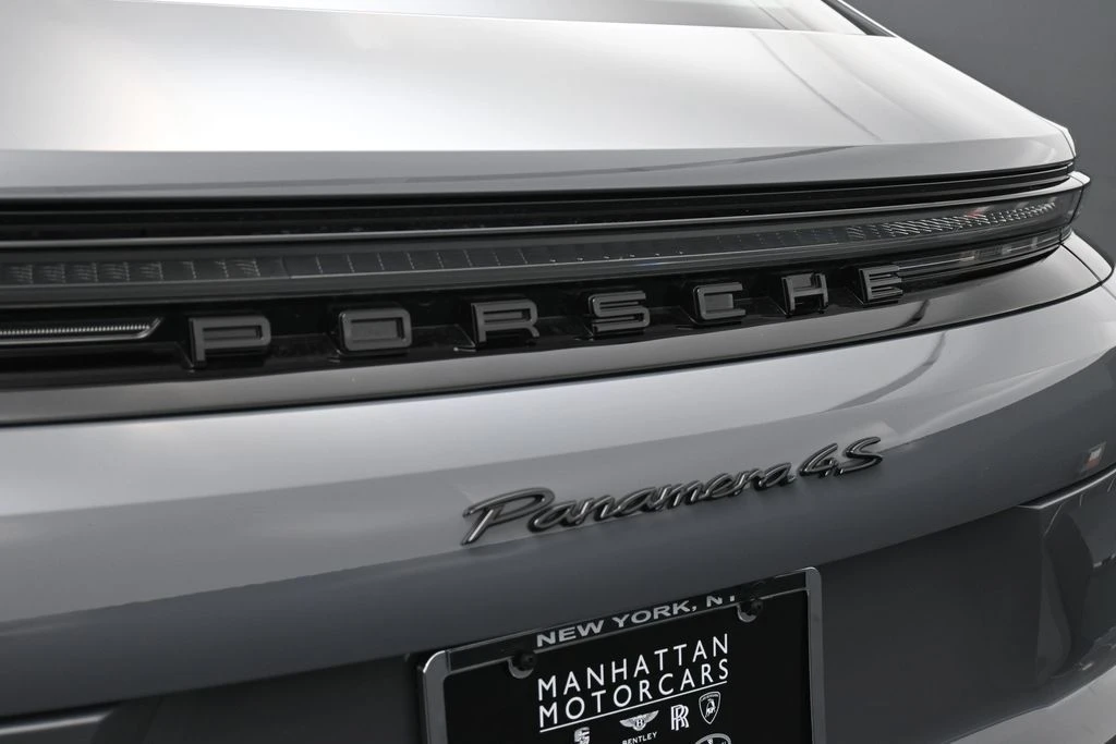 2025 Porsche 976 Panamera - Image 14 of 31