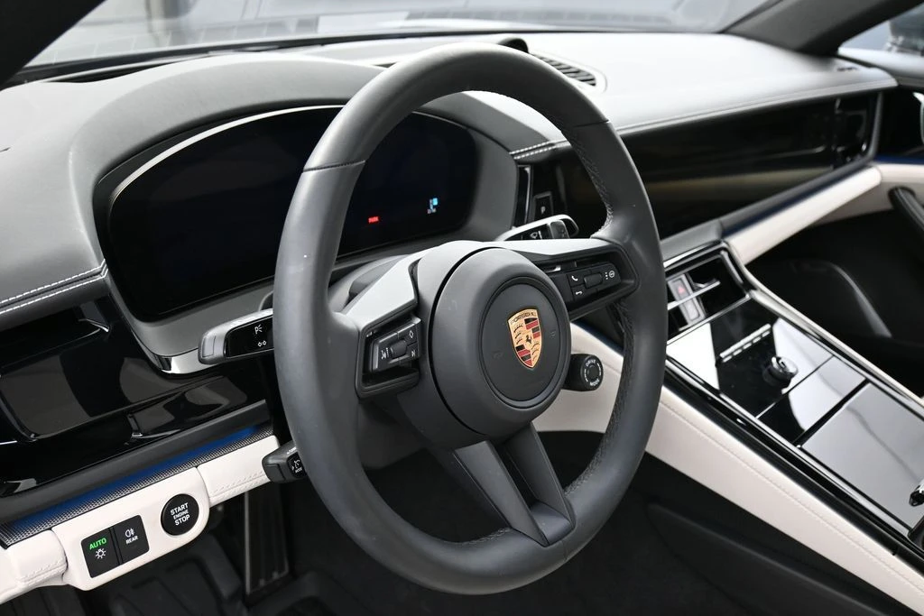 2025 Porsche 976 Panamera - Image 16 of 31