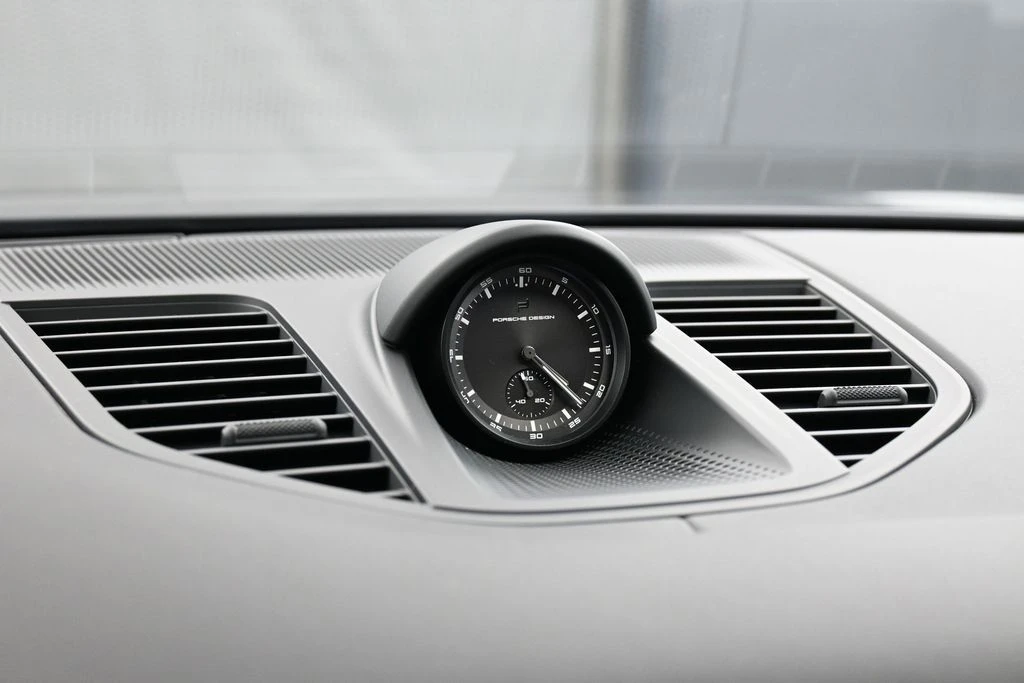 2025 Porsche 976 Panamera - Image 20 of 31