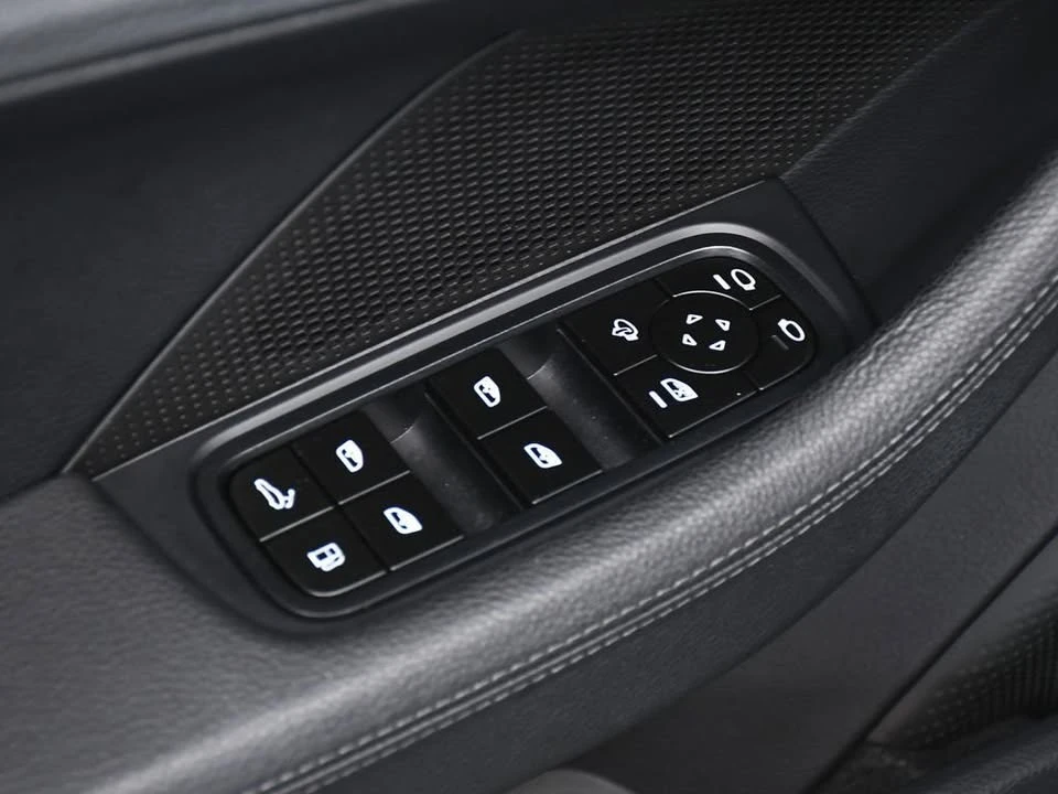 2025 Porsche 976 Panamera - Image 9 of 20