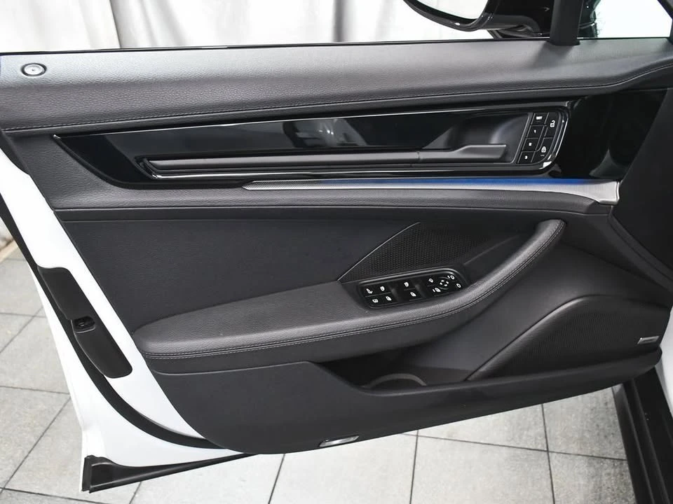 2025 Porsche 976 Panamera - Image 8 of 20