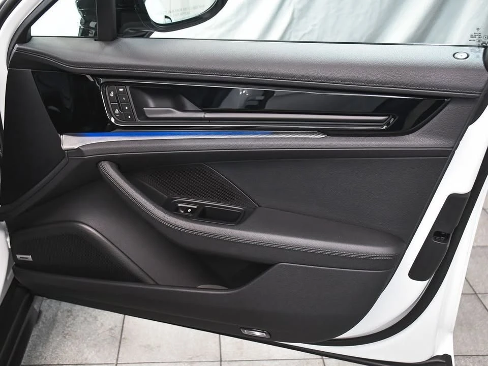 2025 Porsche 976 Panamera - Image 17 of 20
