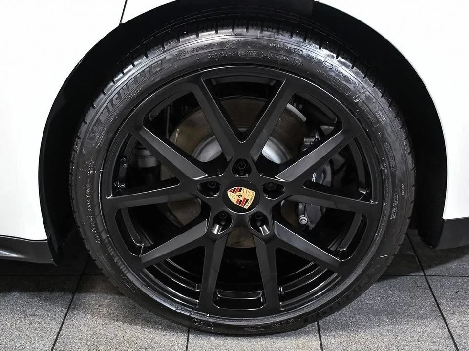 2025 Porsche 976 Panamera - Image 7 of 20