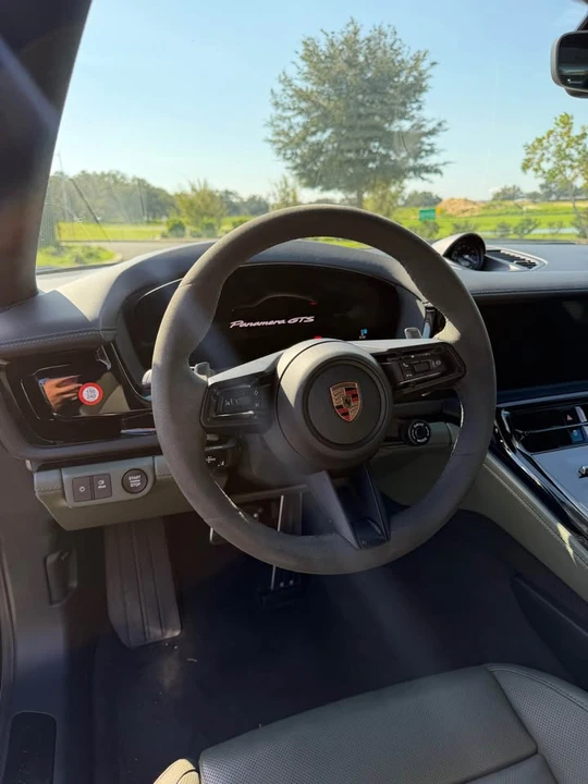 2025 Porsche 976 Panamera - Image 4 of 13
