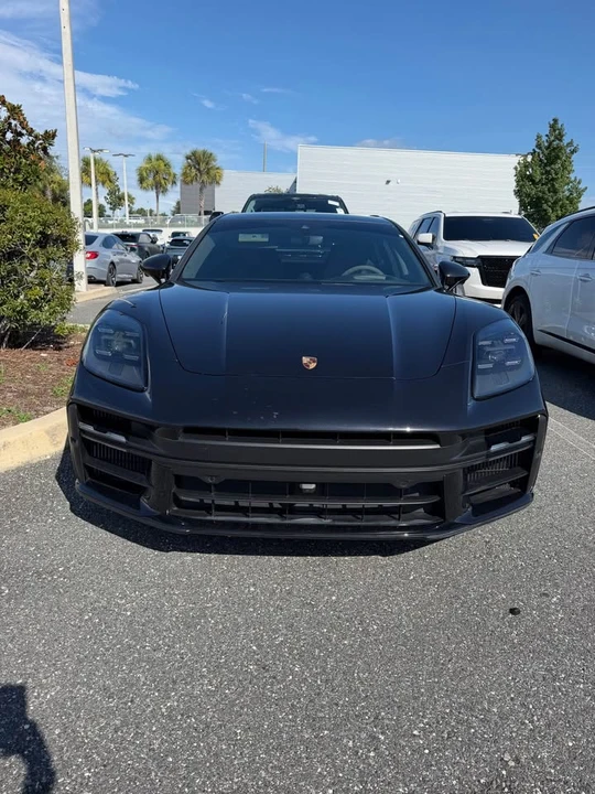 2025 Porsche 976 Panamera - Image 2 of 13