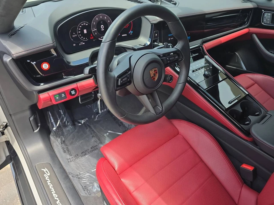 2025 Porsche 976 Panamera - Image 4 of 5