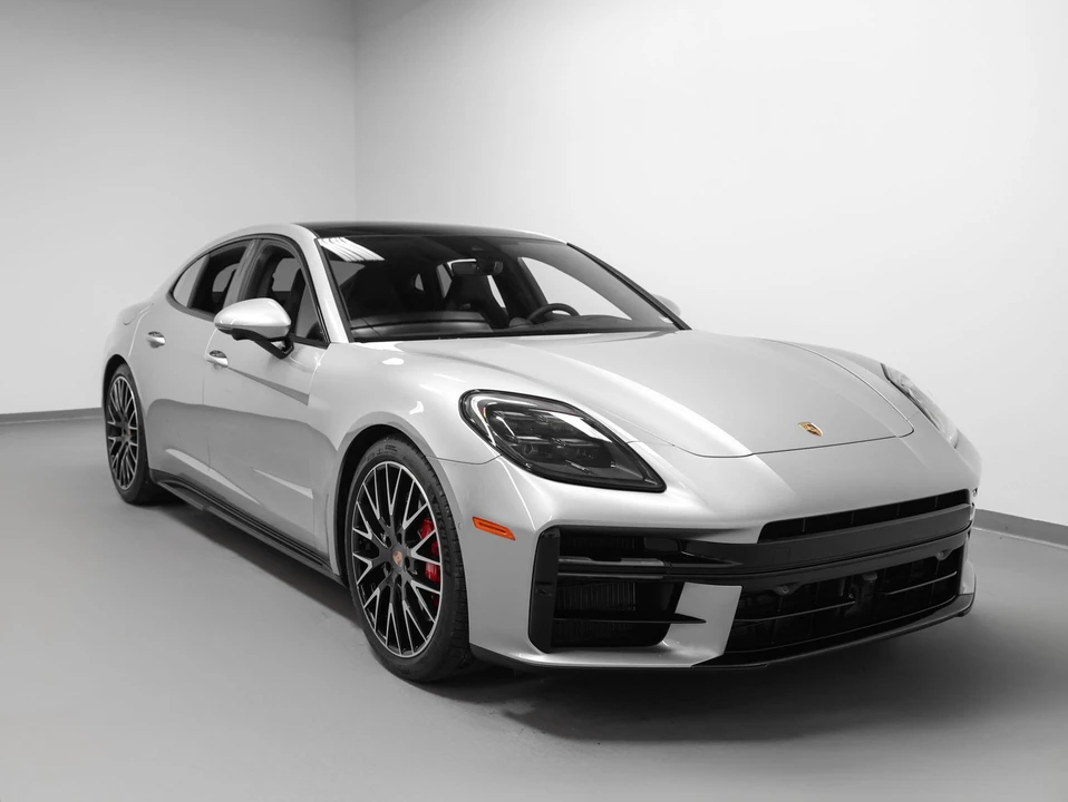 2025 Porsche Panamera - Image 10 of 31