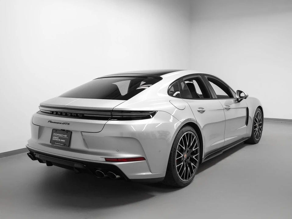 2025 Porsche Panamera - Image 11 of 31