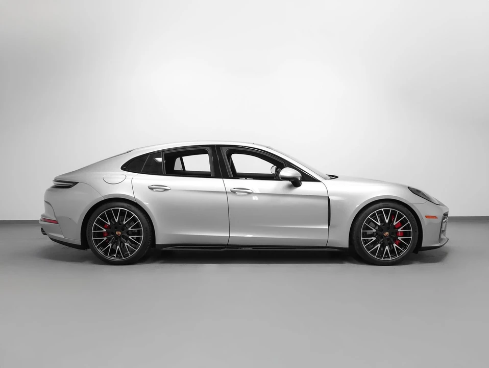 2025 Porsche Panamera - Image 12 of 31