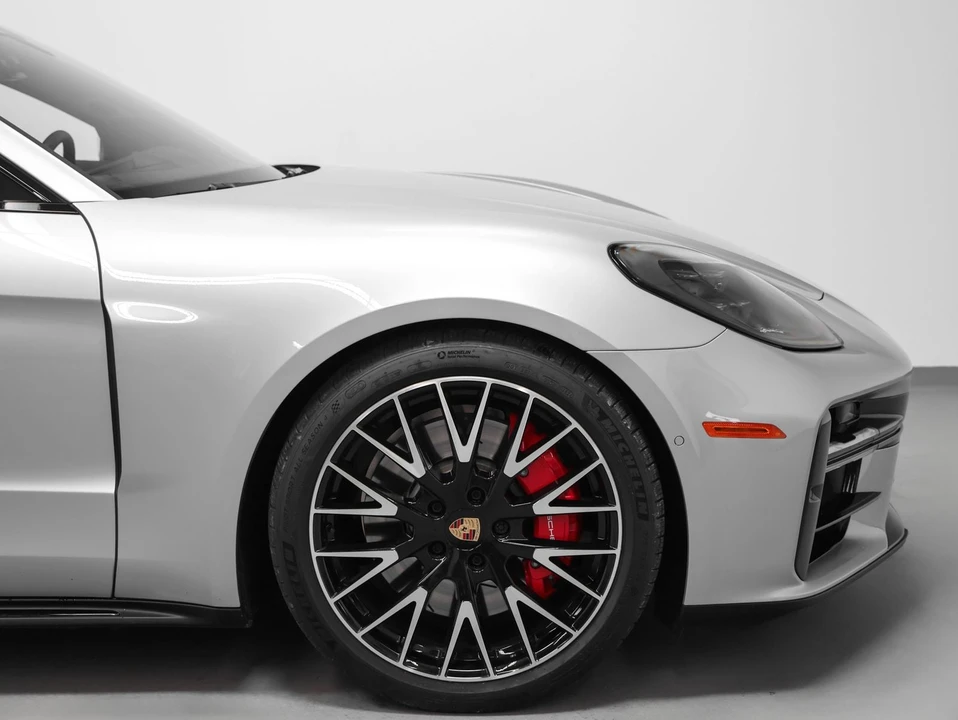 2025 Porsche Panamera - Image 13 of 31
