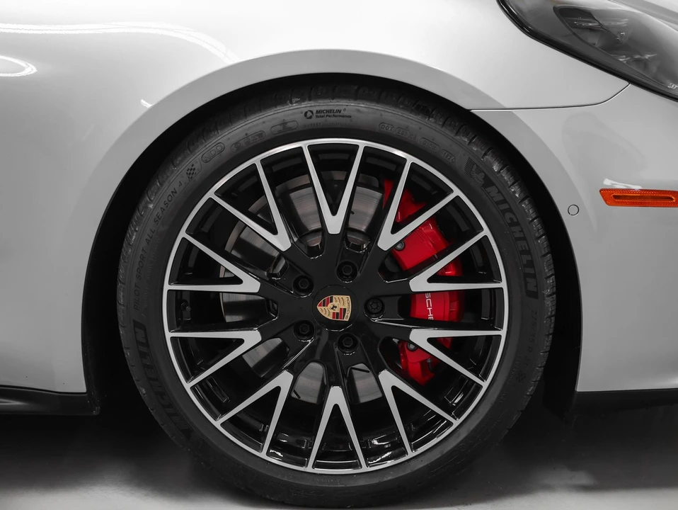 2025 Porsche Panamera - Image 14 of 31