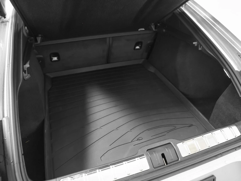 2025 Porsche Panamera - Image 16 of 31