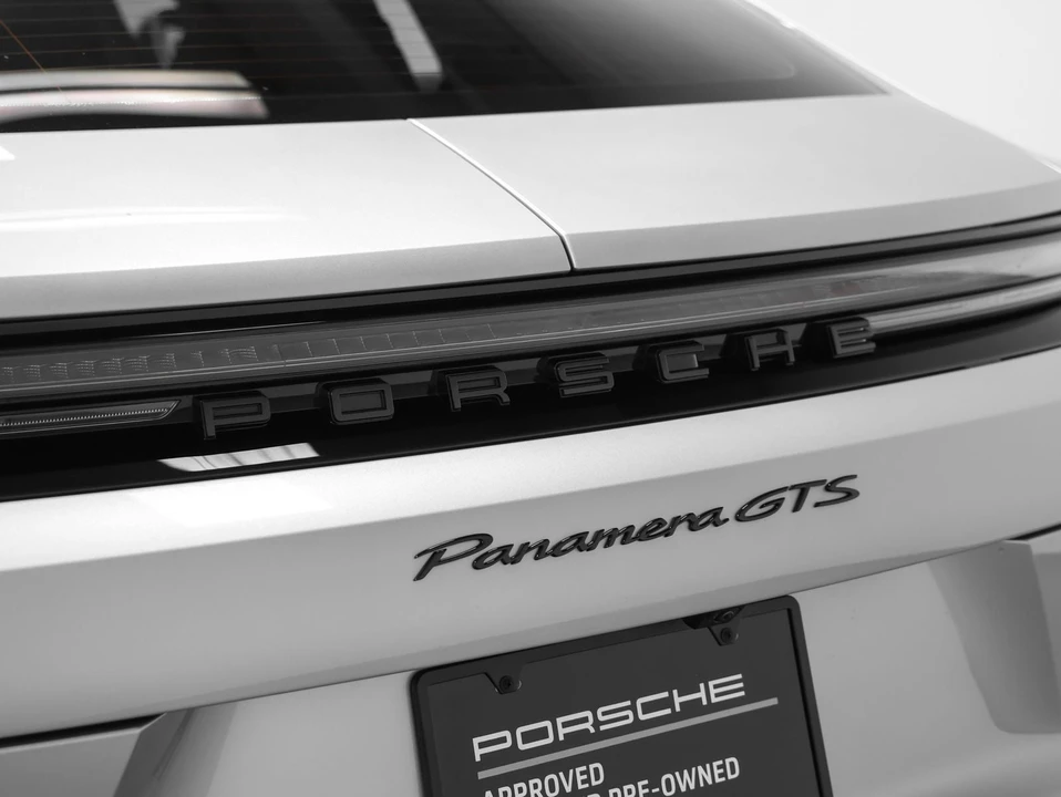 2025 Porsche Panamera - Image 17 of 31