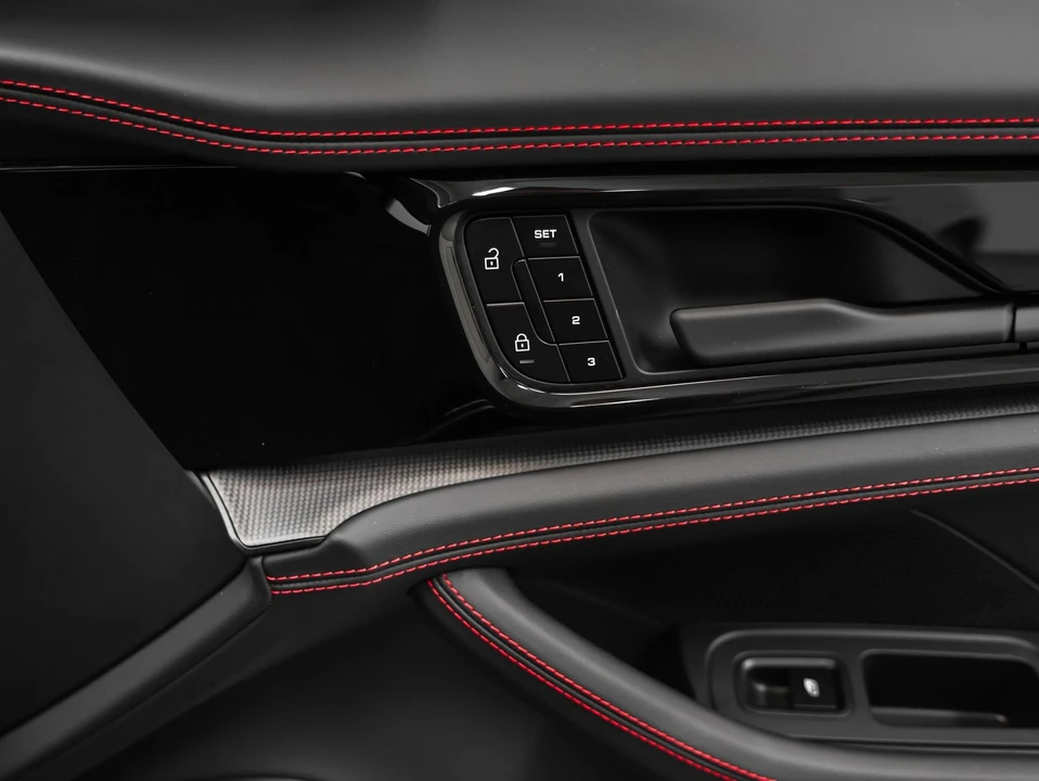 2025 Porsche Panamera - Image 19 of 31