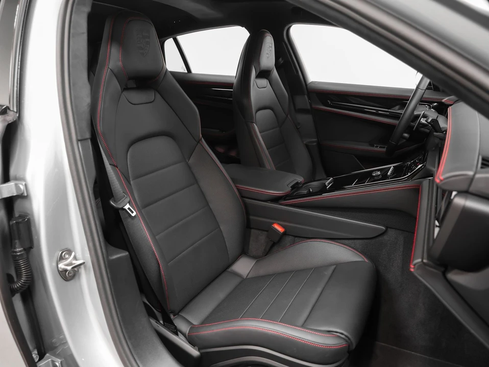2025 Porsche Panamera - Image 20 of 31