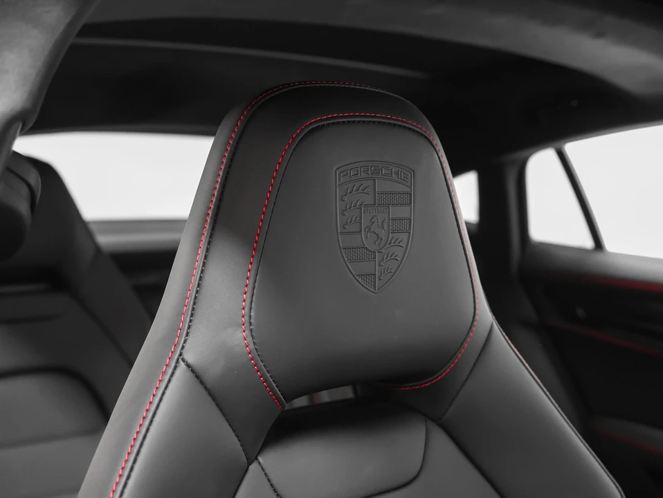 2025 Porsche Panamera - Image 21 of 31