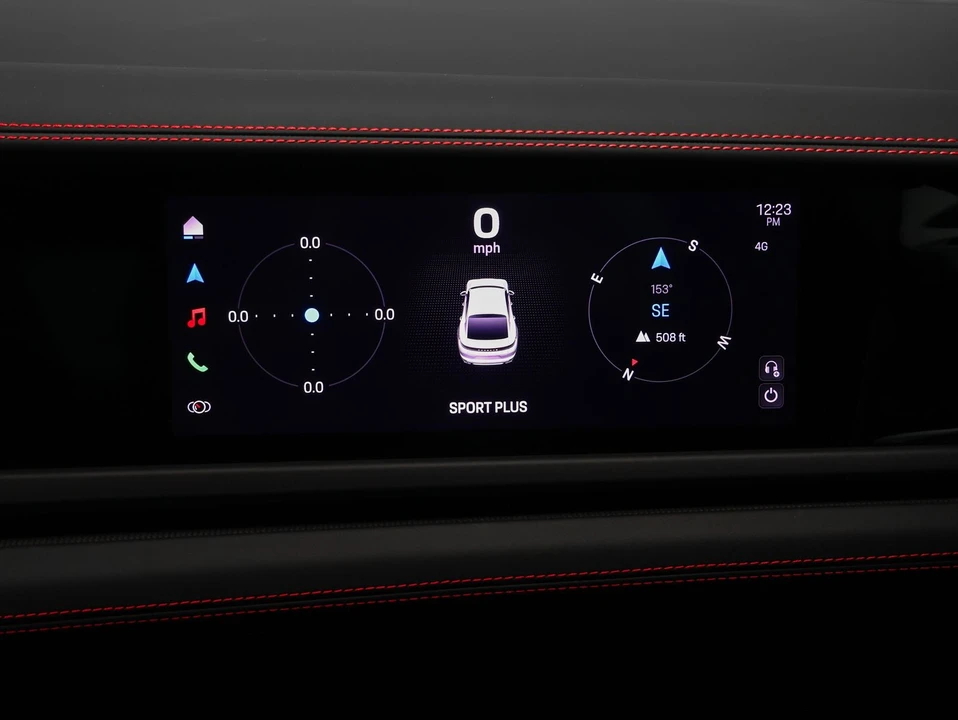 2025 Porsche Panamera - Image 24 of 31
