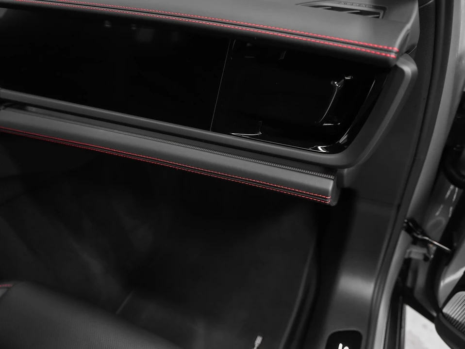 2025 Porsche Panamera - Image 25 of 31