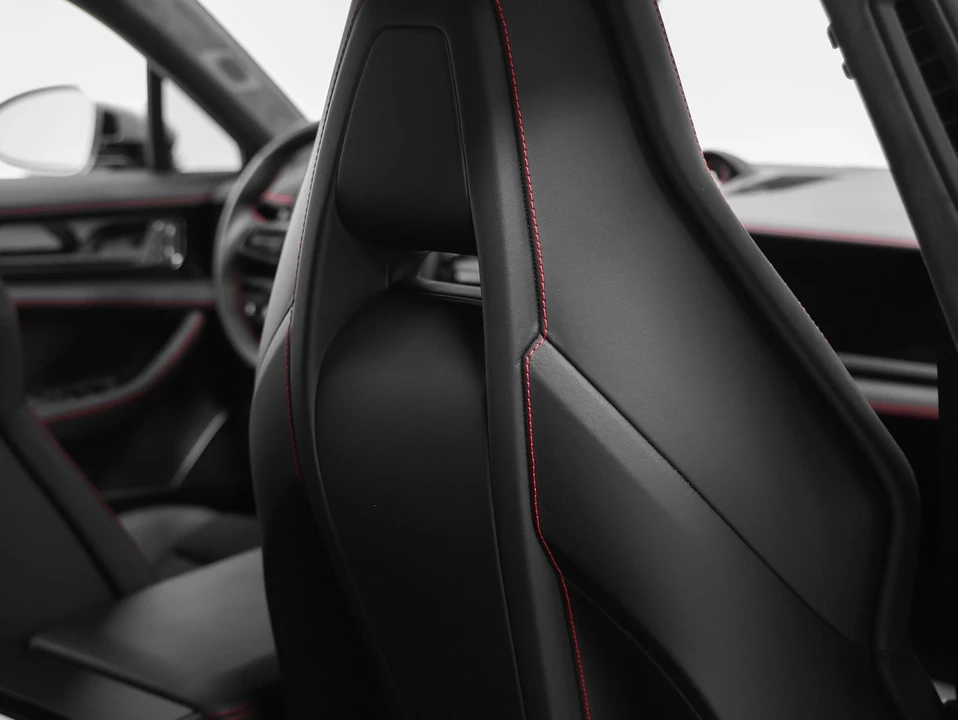 2025 Porsche Panamera - Image 28 of 31