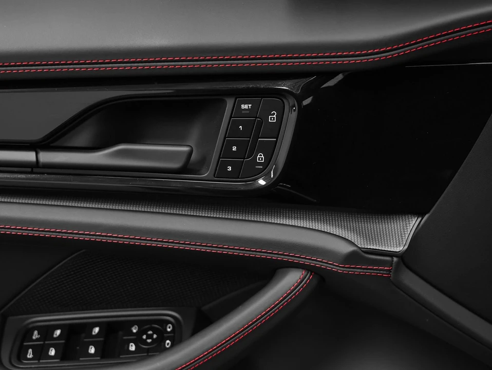 2025 Porsche Panamera - Image 30 of 31