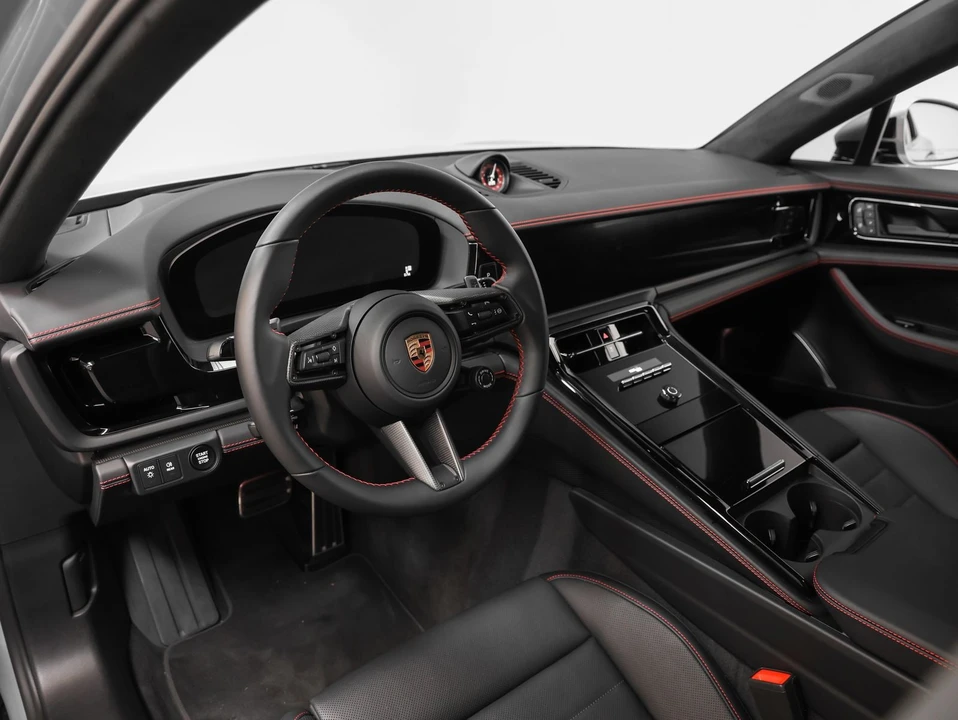 2025 Porsche Panamera - Image 4 of 31