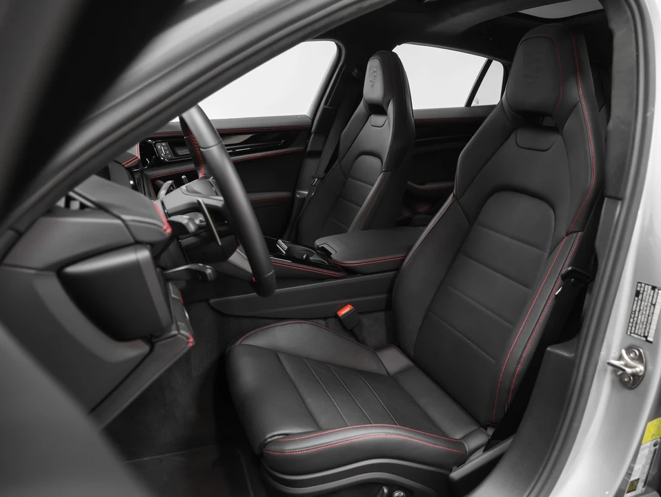 2025 Porsche Panamera - Image 5 of 31